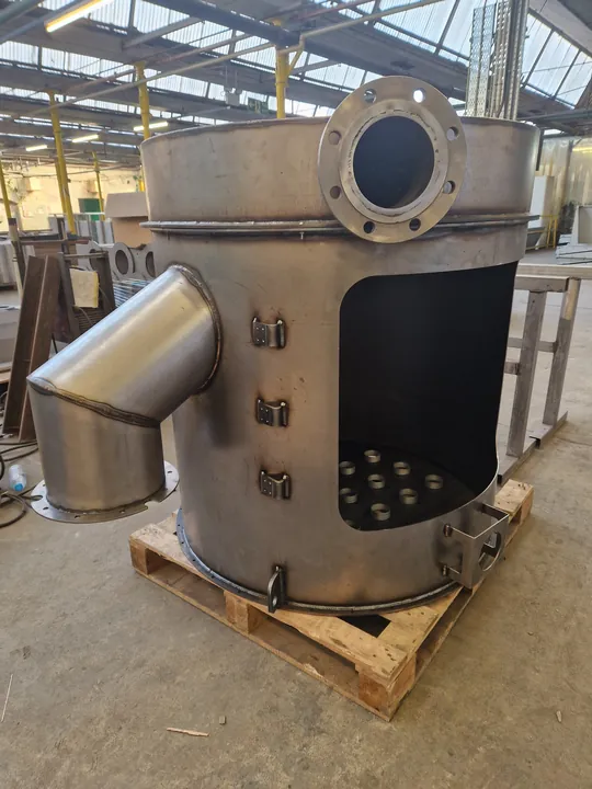 Fabricated vessel assembly with formed outlet
